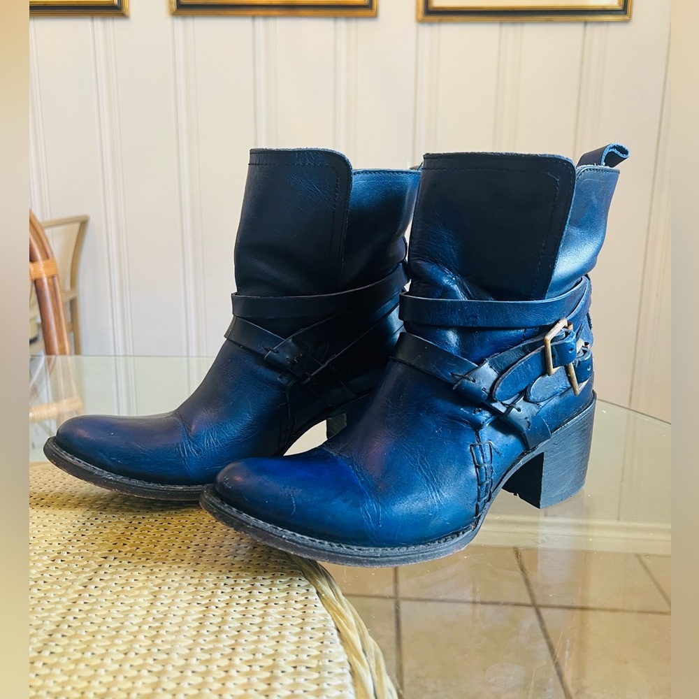 FreeBird navy boots
